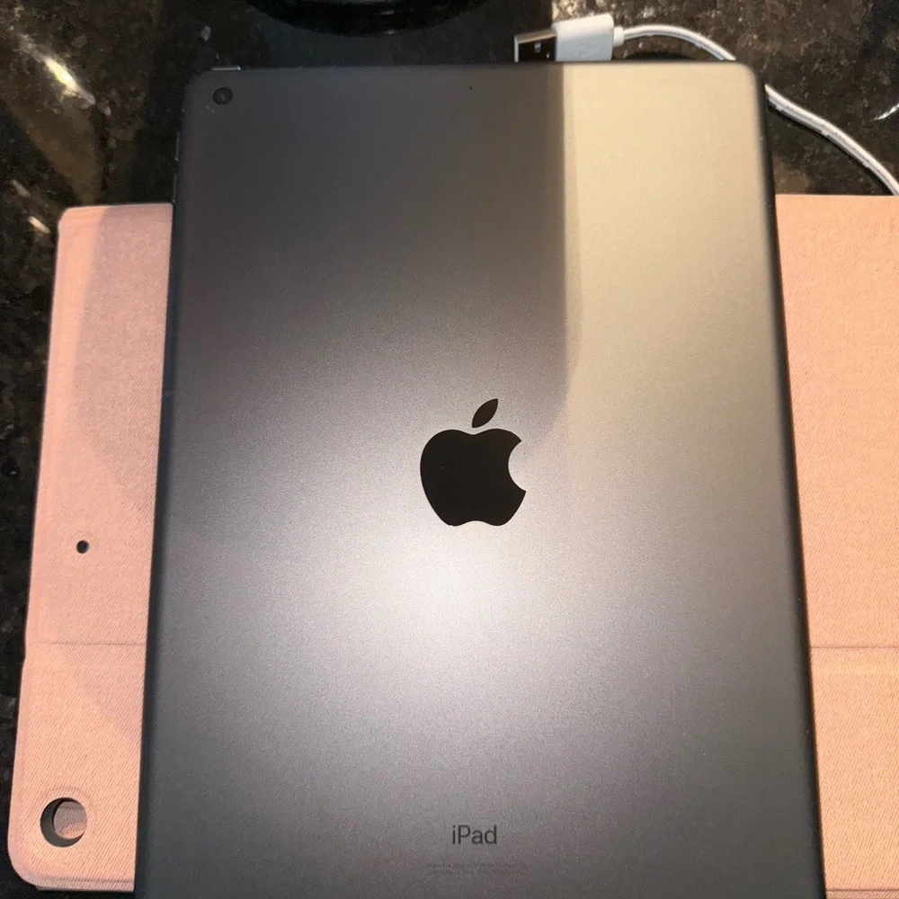 Apple Black iPad Vibrant Display Tablet